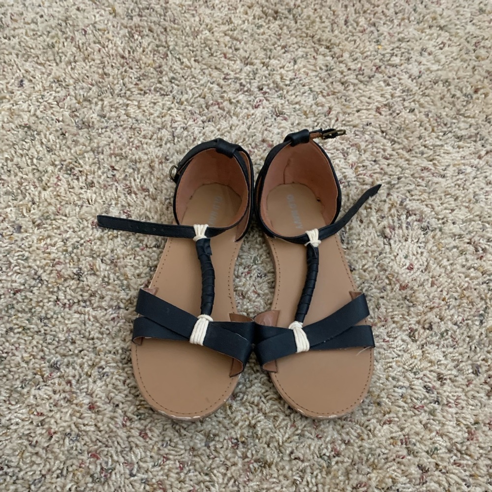 Black sandals.